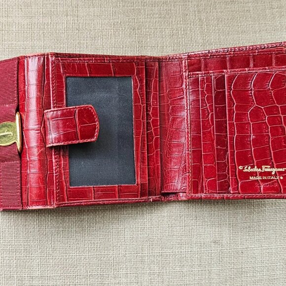 Salvatore Ferragamo Card Holder Embossed Vara Red Leather Bifold Wallet Italy - Picture 2 of 14